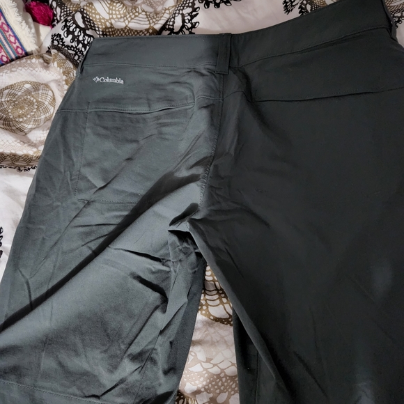 Womens Columbia Shorts - Picture 2 of 3